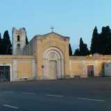 Per raggiungere la zona dal centro di Ceglie bisogna imboccare la provinciale 49 in direzione Valenzano. Dopo cinquecento metri la meta apparir� sulla destra. Siamo di fatto davanti al cimitero, di cui fa parte integrante una particolare chiesa, in stile eclettico e di colore giallo pallido